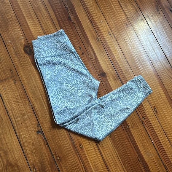 Nike dry fit leggings size medium grey and white - Picture 3 of 6